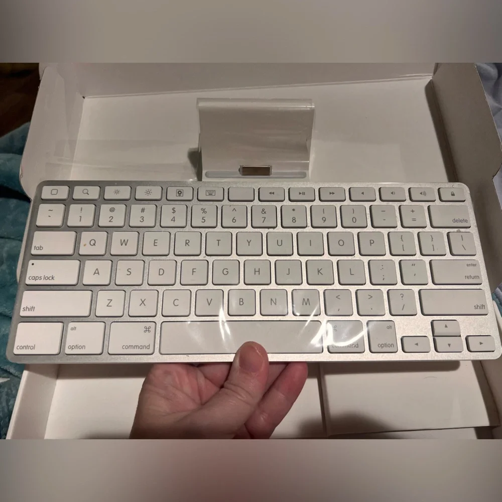 iPad keyboard dock. Never used.